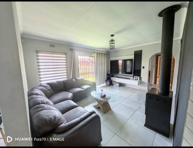 3 BEDROOM APARTMENT FOR SALE IN BIRCHLEIGH NORTH